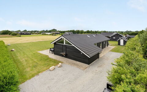 Finja - 500M from the Sea: Hus, Hjem, Tag, Sommerhus, Busk, Sidespor, Dør, Have, Stuehus