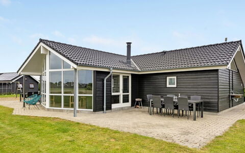Finja - 500M from the Sea: Boligområde, Tag, Forstad, Indkørsel, Estate, Skorsten