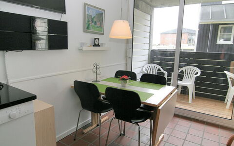 Else - 100M from the Sea: Hus, Tag, Hjem, Sommerhus, Estate, Stuehus, Villa, Veranda, Sidespor