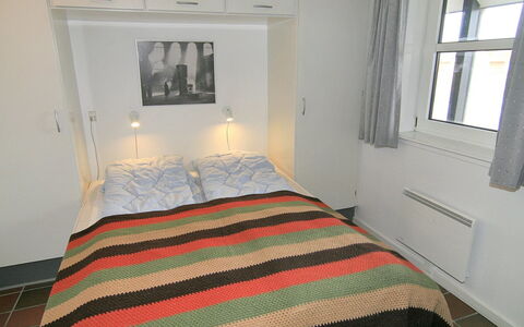 Else - 100M from the Sea: Møbel, Indretning, Etage, Seng, Soveværelse, Gulvbelægning, Træ, Værelse, Loft, Sengetøj