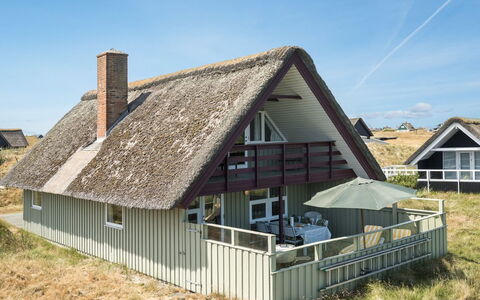 Inra - 400M from the Sea: Hus, Tag, Hjem, Sommerhus, Estate, Stuehus, Villa, Veranda, Sidespor