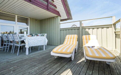 Inra - 400M from the Sea: Hus, Tag, Hjem, Sommerhus, Estate, Stuehus, Villa, Veranda, Sidespor