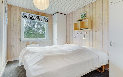 Patrice - 2Km from the Sea: Møbel, Indretning, Stol, Gulvbelægning, Bord, Udvej, Etage, Loft, Værelse, Eco Hotel