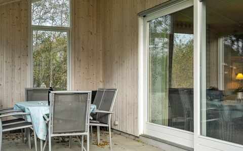 Patrice - 2Km from the Sea: Møbel, Indretning, Stol, Gulvbelægning, Bord, Udvej, Etage, Loft, Værelse, Eco Hotel