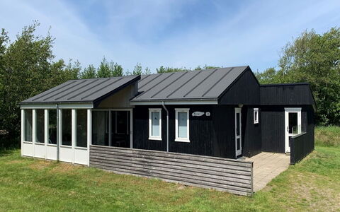 Patrice - 2Km from the Sea: Møbel, Indretning, Stol, Gulvbelægning, Bord, Udvej, Etage, Loft, Værelse, Eco Hotel