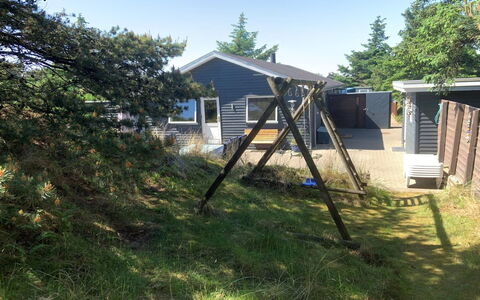 Gudrid - 500M from the Sea: Busk, Hjem, Have, Sommerhus, Backyard, Skygge, Lawn, Gård, Sidespor, Landscaping