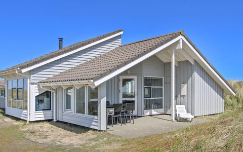 Wikar - 50M from the Sea: Arkitektur, Tag, Hjem, Kompositmateriale, Dagslys, Sidespor, Indkørsel