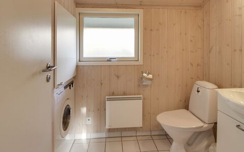 Klint - 1.7Km from the Sea: Tag, Hus, Land Lot, Hjem, Sommerhus, Estate, Garden Bygninger, Skygge, Bjælkehytte, Landscaping