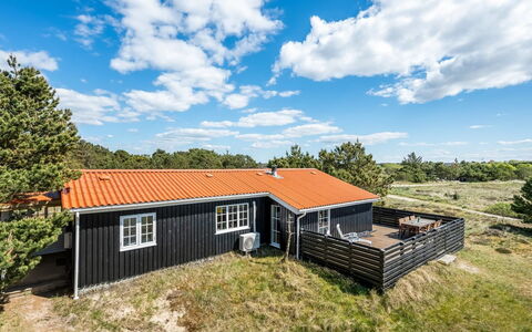 Neija - 800M from the Sea: Græs, Hus, Tag, Hjem, Sommerhus, Busk, Land Lot, Landdistrikt, Stuehus, Bunddække