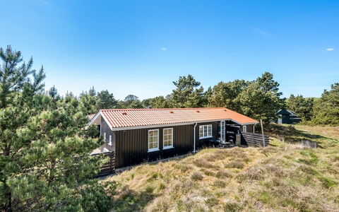 Neija - 800M from the Sea: Græs, Hus, Tag, Hjem, Sommerhus, Busk, Land Lot, Landdistrikt, Stuehus, Bunddække