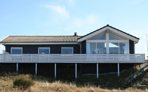 Ute - 200M from the Sea: Boligområde, Tag, Forstad, Indkørsel, Estate, Skorsten