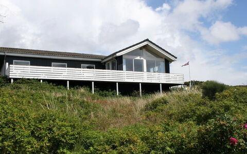 Ute - 200M from the Sea: Hjem, Hus, Tag, Sommerhus, Veranda, Estate, Stuehus, Sidespor