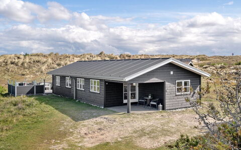Anton - 1.5Km from the Sea: Sommerhus, Hjem, Hus, Tag, Veranda, Estate, Sidespor, Garden Bygninger, Stuehus, Gård