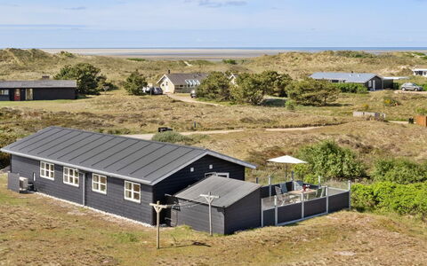 Anton - 1.5Km from the Sea: Estate, Farm