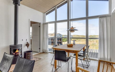 Benja - 200M from the Sea: Træ, Loft, Gulvbelægning, Hjem, Etage, Hårdttræ, Trægulve, Planke, Bejdse, Veranda