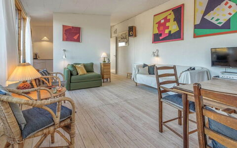 Jules - 300M from the Sea: Tag, Land Lot, Sommerhus, Hjem, Landdistrikt, Skur, Sidespor, Garden Bygninger, Bjælkehytte, Hytte