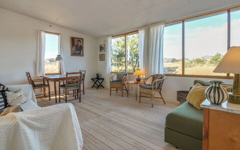 Jules - 300M from the Sea: Tag, Land Lot, Sommerhus, Hjem, Landdistrikt, Skur, Sidespor, Garden Bygninger, Bjælkehytte, Hytte