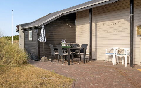 Jules - 300M from the Sea: Træ, Dør, Sidespor, Sommerhus, Hårdttræ, Skygge, Bejdse, Garden Bygninger, Planke, Dæk