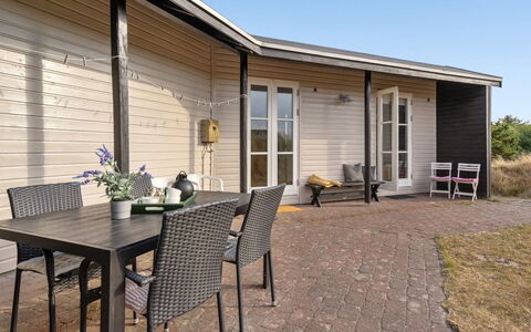Jules - 300M from the Sea: Dør, Hjem, Sidespor, Dæk, Hårdttræ, Sommerhus, Bejdse, Trægulve, Gårdhave, Gård
