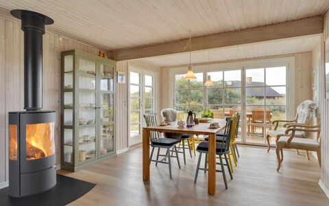 Urcu - 475M from the Sea: Møbel, Indretning, Stol, Gulvbelægning, Bord, Udvej, Etage, Loft, Værelse, Eco Hotel