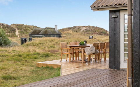 Urcu - 475M from the Sea: Møbel, Indretning, Stol, Gulvbelægning, Bord, Udvej, Etage, Loft, Værelse, Eco Hotel