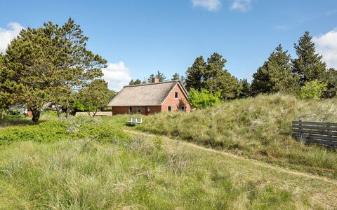 Jorinde - 2.8Km from the Sea: Møbel, Indretning, Stol, Gulvbelægning, Bord, Udvej, Etage, Loft, Værelse, Eco Hotel