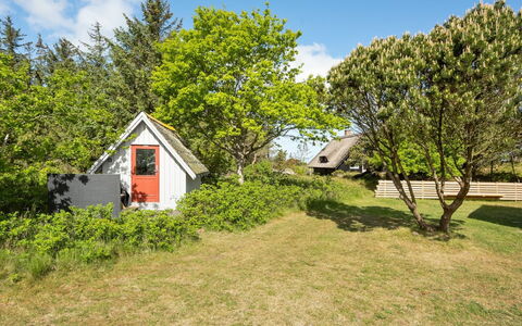 Jorinde - 2.8Km from the Sea: Møbel, Indretning, Stol, Gulvbelægning, Bord, Udvej, Etage, Loft, Værelse, Eco Hotel