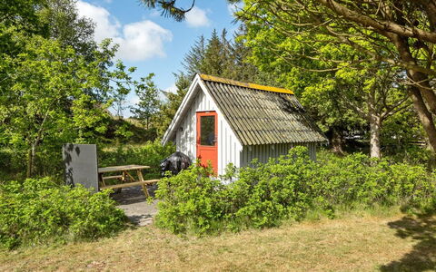 Jorinde - 2.8Km from the Sea: Møbel, Indretning, Stol, Gulvbelægning, Bord, Udvej, Etage, Loft, Værelse, Eco Hotel