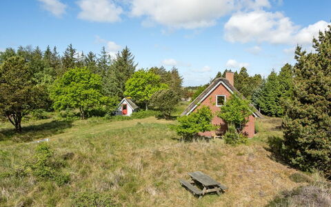 Jorinde - 2.8Km from the Sea: Møbel, Indretning, Stol, Gulvbelægning, Bord, Udvej, Etage, Loft, Værelse, Eco Hotel