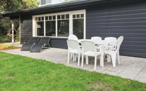 Heidie - 3.0Km from the Sea: Græs, Hus, Tag, Hjem, Sommerhus, Busk, Land Lot, Landdistrikt, Stuehus, Bunddække