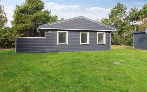 Heidie - 3.0Km from the Sea: Græs, Hus, Tag, Hjem, Sommerhus, Busk, Land Lot, Landdistrikt, Stuehus, Bunddække