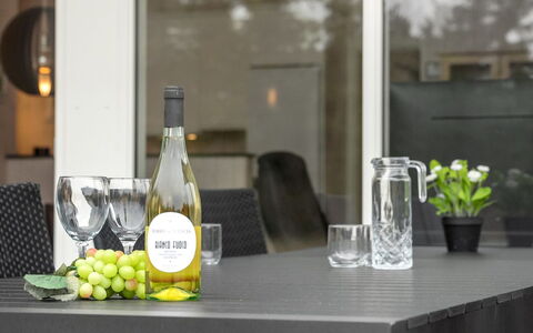 Lima - 3.5Km from the Sea: Tag, Hus, Land Lot, Hjem, Sommerhus, Estate, Garden Bygninger, Skygge, Bjælkehytte, Landscaping