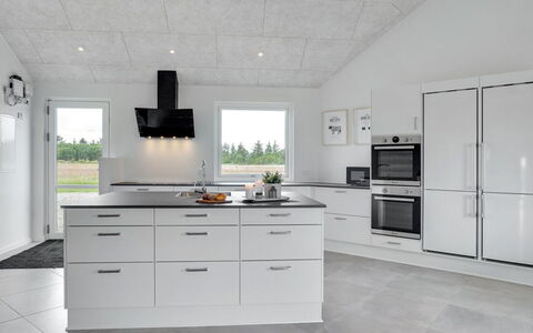 Fridel - 4Km from the Sea: Køkken, Gulvbelægning, Countertop, Loft, Køkken Apparat, Cabinetry, Større Bandage, Komfur, Indretning, Husholdningsapparat