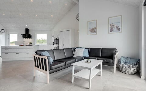 Fridel - 4Km from the Sea: Træ, Gulvbelægning, Etage, Møbel, Indretning, Loft, Stue, Hjem, Couch