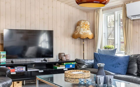 Granke - 3.8Km from the Sea: Tag, Hus, Land Lot, Hjem, Sommerhus, Estate, Garden Bygninger, Skygge, Bjælkehytte, Landscaping