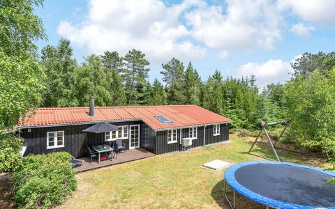 Granke - 3.8Km from the Sea: Tag, Hus, Land Lot, Hjem, Sommerhus, Estate, Garden Bygninger, Skygge, Bjælkehytte, Landscaping