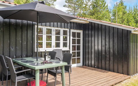 Granke - 3.8Km from the Sea: Tag, Hus, Land Lot, Hjem, Sommerhus, Estate, Garden Bygninger, Skygge, Bjælkehytte, Landscaping