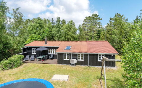 Granke - 3.8Km from the Sea: Tag, Hus, Land Lot, Hjem, Sommerhus, Estate, Garden Bygninger, Skygge, Bjælkehytte, Landscaping