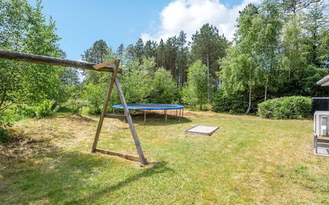 Granke - 3.8Km from the Sea: Tag, Hus, Land Lot, Hjem, Sommerhus, Estate, Garden Bygninger, Skygge, Bjælkehytte, Landscaping