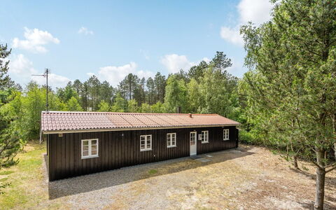 Granke - 3.8Km from the Sea: Tag, Hus, Land Lot, Hjem, Sommerhus, Estate, Garden Bygninger, Skygge, Bjælkehytte, Landscaping