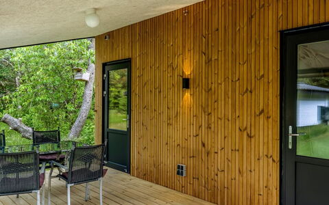 Saxi - 2.6Km from the Sea: Møbel, Indretning, Stol, Gulvbelægning, Bord, Udvej, Etage, Loft, Værelse, Eco Hotel