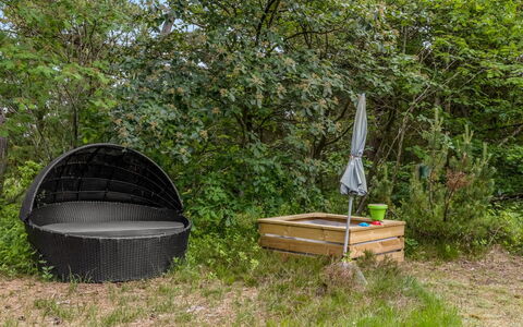 Saxi - 2.6Km from the Sea: Have, Lawn, Naturmateriale, Backyard, Wicker, Udendørs Møbler, Kurv