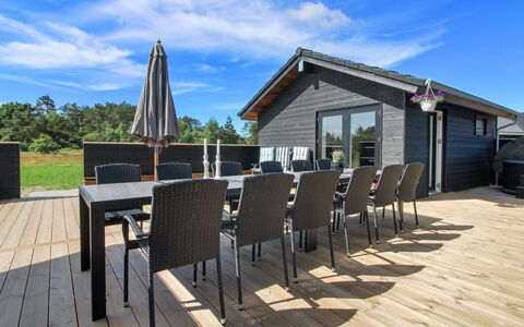 Tahvo - 3.3Km from the Sea: Busk, Urban Design, Bunddække, Mursten, Lejlighed, Estate, Murværk, Altan, Landscaping