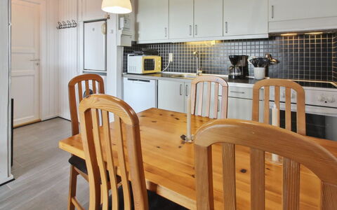 Gertruda - 2.3Km from the Sea: Gulvbelægning, Træ, Indretning, Loft, Etage, Møbel, Køkken, Værelse, Countertop, Husholdningsapparat