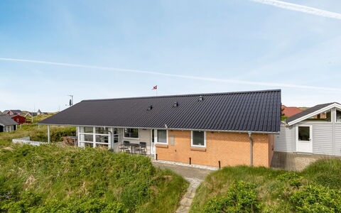 Gudmar - 500M from the Sea: Estate, Farm