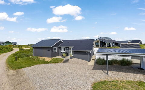 Mikka - 450M from the Sea: Hus, Sommerhus, Tag, Hjem, Sidespor, Estate, Stuehus, Garden Bygninger, Lawn, Have