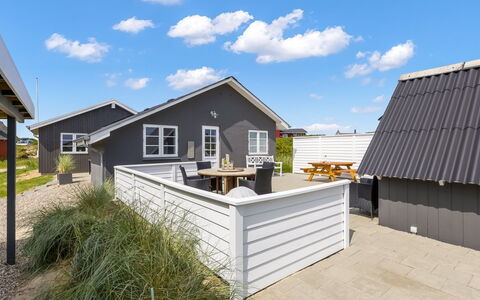 Mikka - 450M from the Sea: Tag, Land Lot, Sommerhus, Hjem, Landdistrikt, Skur, Sidespor, Garden Bygninger, Bjælkehytte, Hytte