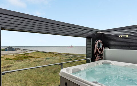 Leto - 2Km from the Sea: Græs, Hus, Tag, Hjem, Sommerhus, Busk, Land Lot, Landdistrikt, Stuehus, Bunddække