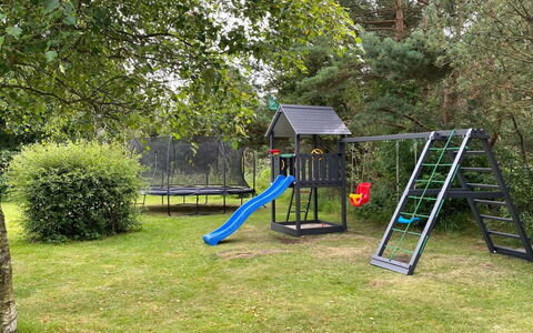 Vieno - 2.6Km from the Sea: Legetøjsrutsjebane, Legepladsudstyr, Chute, Have, Legeplads, Fritid, Fritid, Lawn, Skygge, Backyard