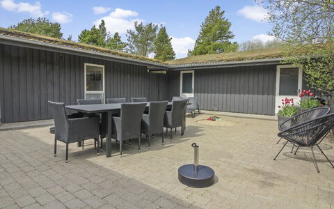 Vieno - 2.6Km from the Sea: Hjem, Tag, Land Lot, Have, Backyard, Gård, Sommerhus, Bunddække, Landscaping, Estate